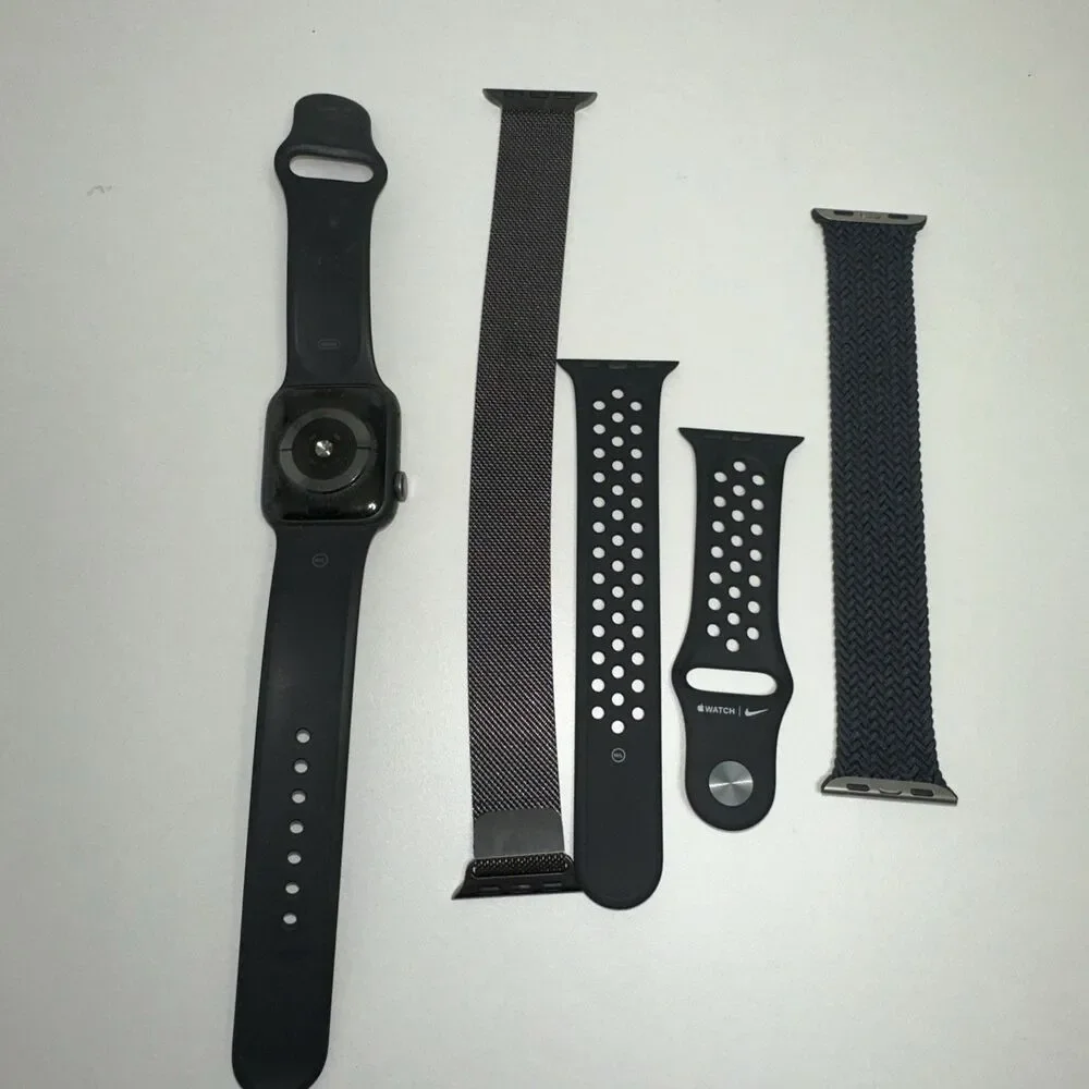 Apple Watch Series 4 GPS 40MM Space Gray Aluminum Case & 4 Bands, Nike, Sports